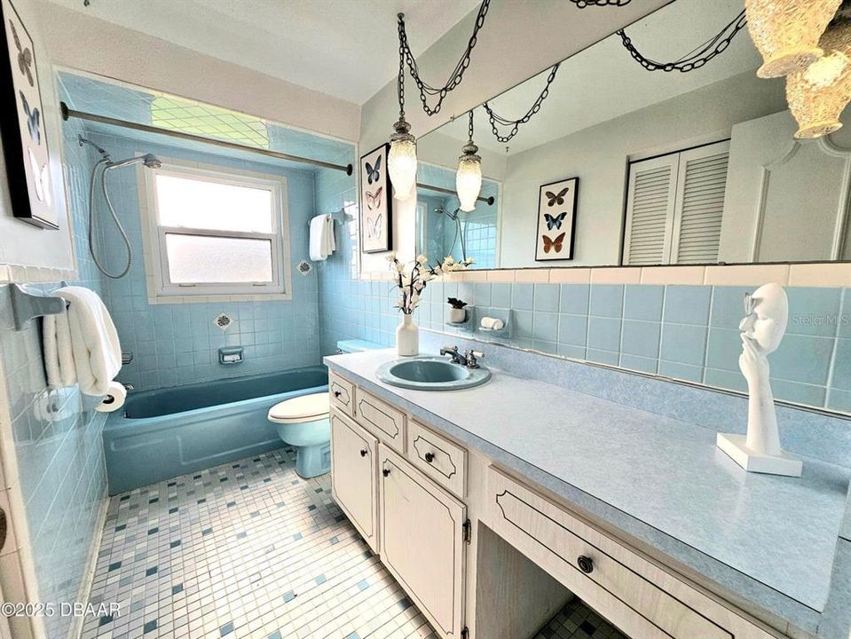 На продажу: $299,900 (2 спален, 2 ванн, 1315 Квадратных фут)