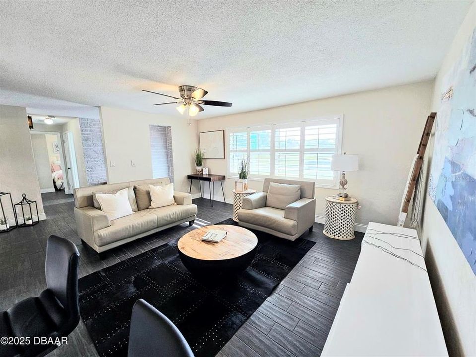 На продажу: $299,900 (2 спален, 2 ванн, 1315 Квадратных фут)