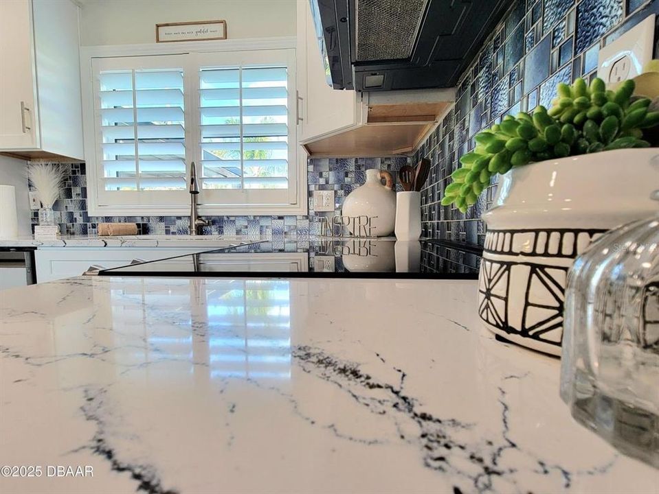 На продажу: $299,900 (2 спален, 2 ванн, 1315 Квадратных фут)