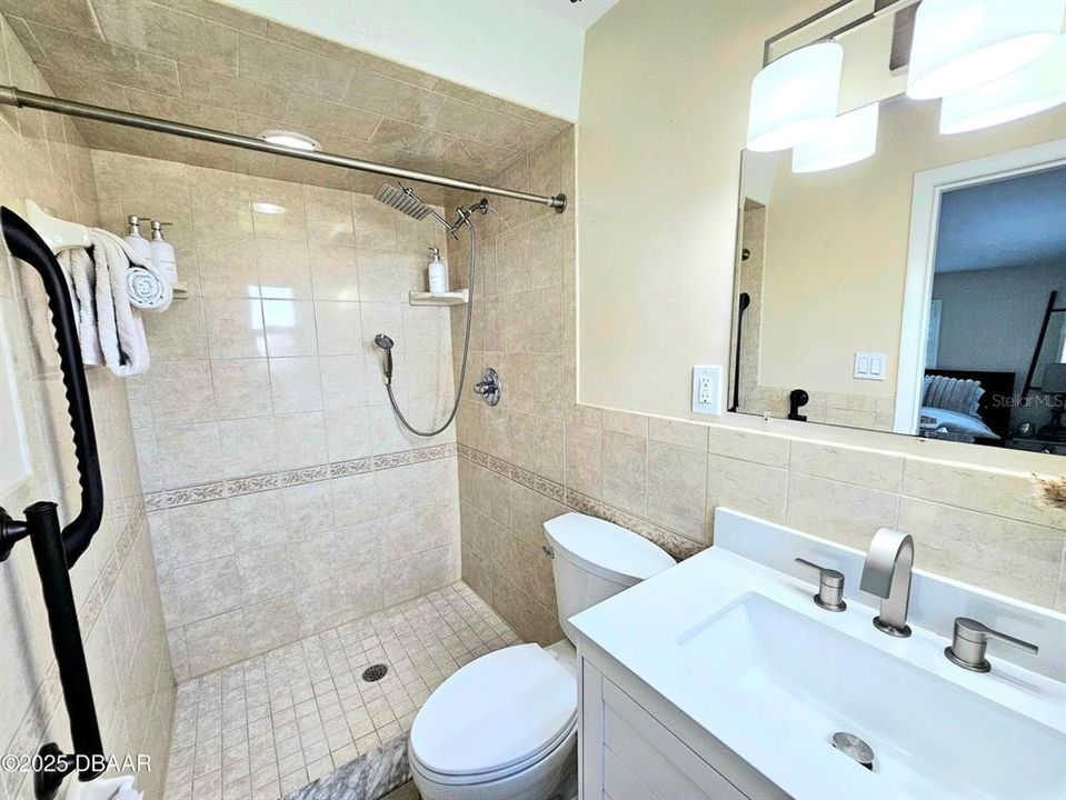 На продажу: $299,900 (2 спален, 2 ванн, 1315 Квадратных фут)