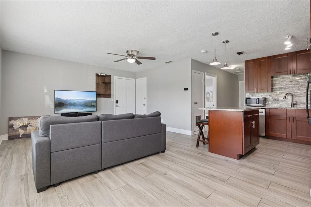 En Venta: $339,000 (3 camas, 2 baños, 1270 Pies cuadrados)