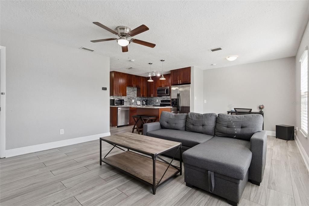 En Venta: $339,000 (3 camas, 2 baños, 1270 Pies cuadrados)