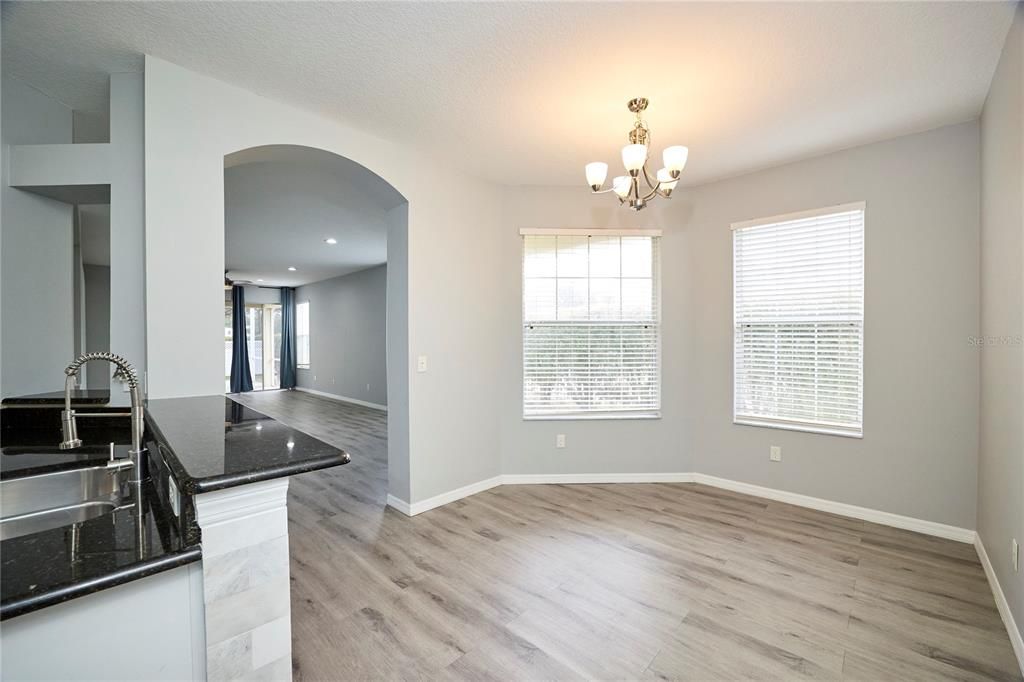 待售: $349,900 (2 贝兹, 2 浴室, 1525 平方英尺)