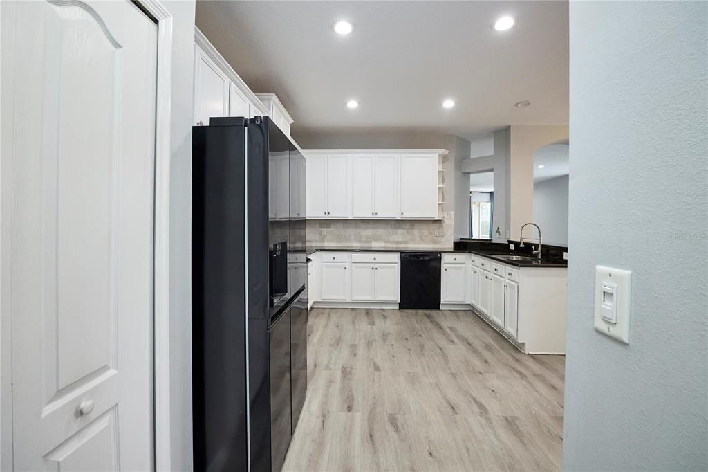 待售: $349,900 (2 贝兹, 2 浴室, 1525 平方英尺)