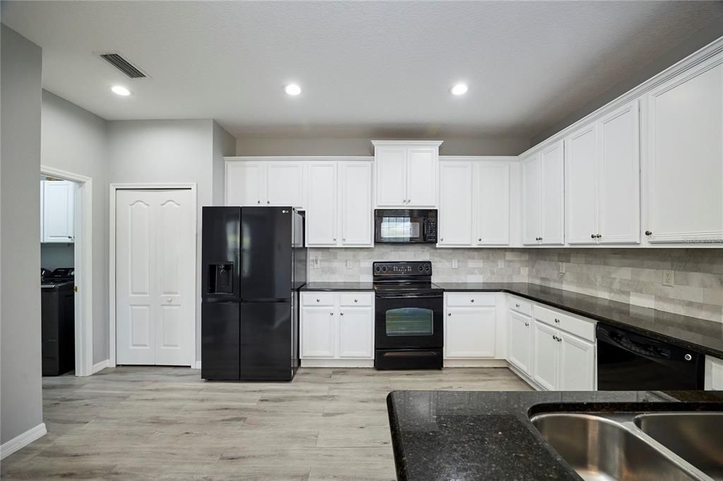 待售: $349,900 (2 贝兹, 2 浴室, 1525 平方英尺)