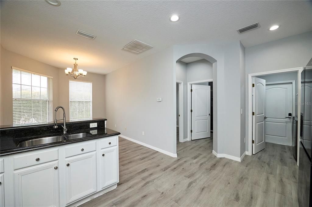 待售: $349,900 (2 贝兹, 2 浴室, 1525 平方英尺)