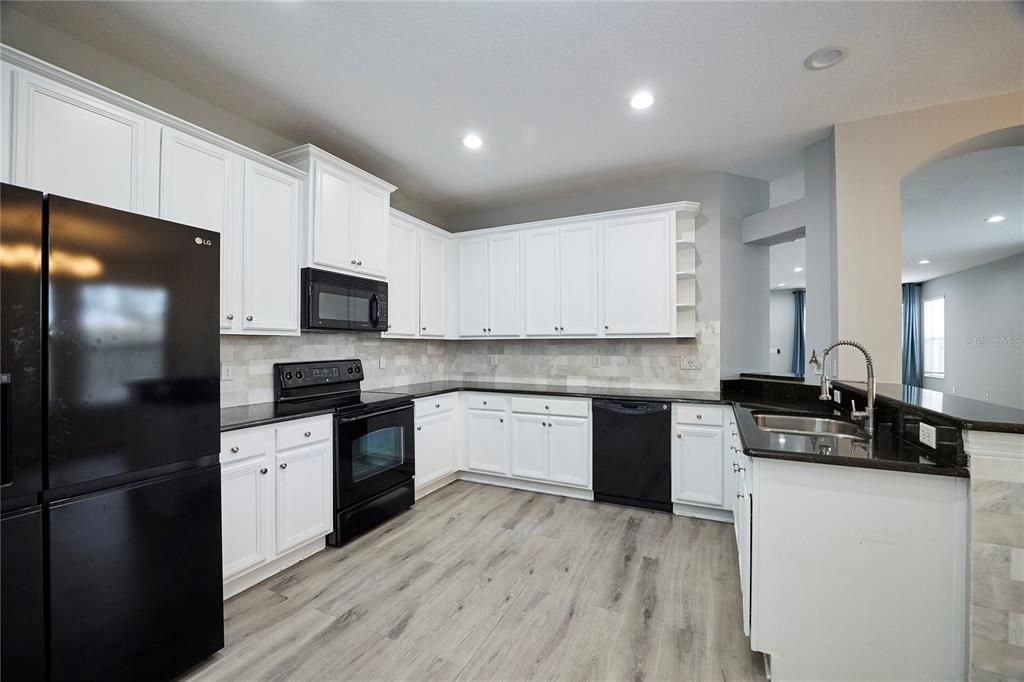 待售: $349,900 (2 贝兹, 2 浴室, 1525 平方英尺)