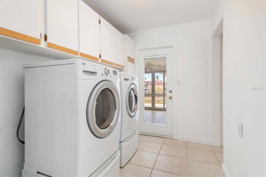 待售: $374,000 (3 贝兹, 2 浴室, 2120 平方英尺)