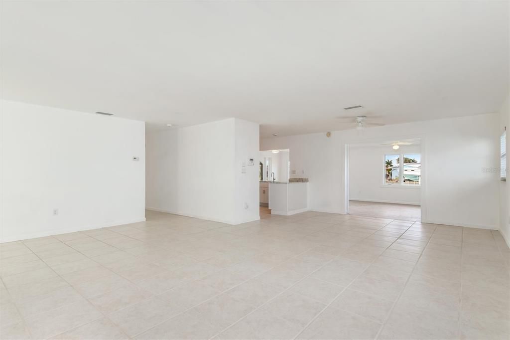 待售: $374,000 (3 贝兹, 2 浴室, 2120 平方英尺)