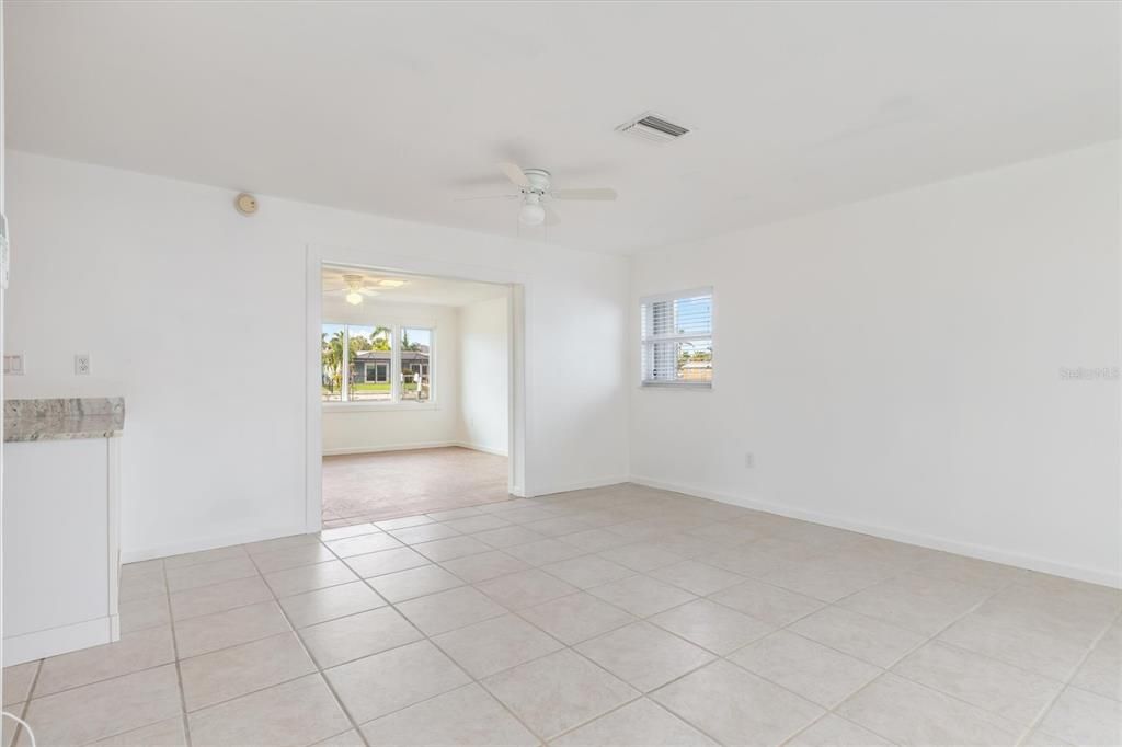 待售: $374,000 (3 贝兹, 2 浴室, 2120 平方英尺)