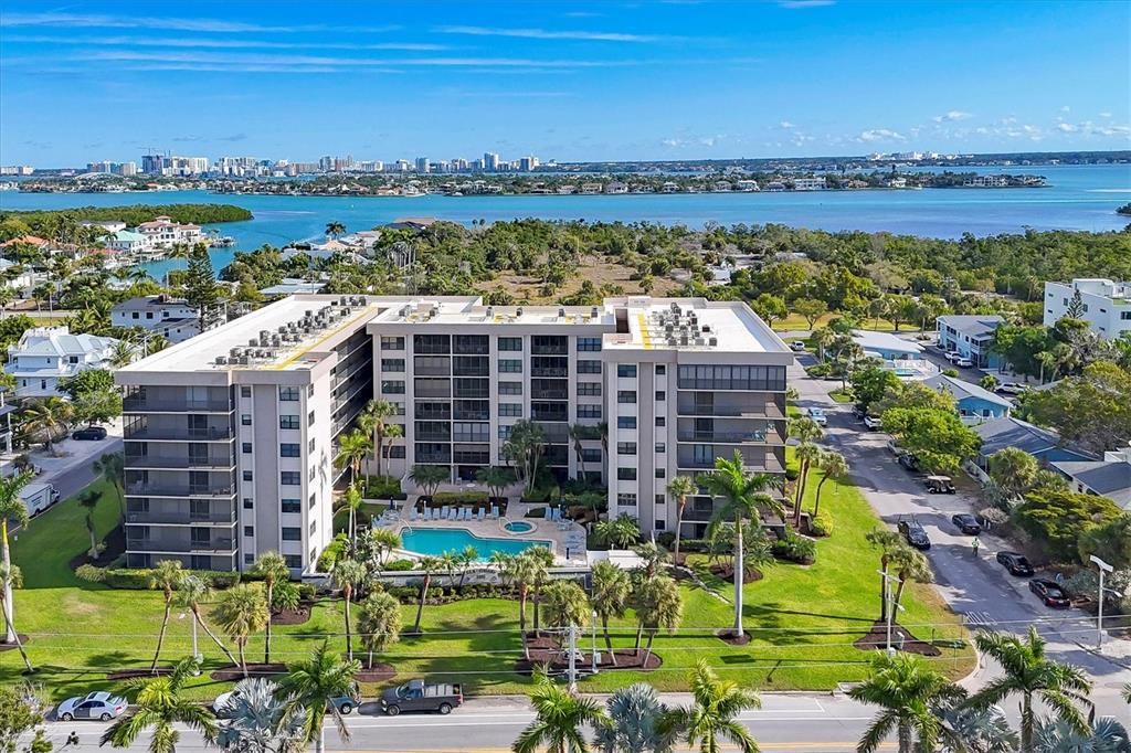 На продажу: $700,000 (2 спален, 2 ванн, 1293 Квадратных фут)