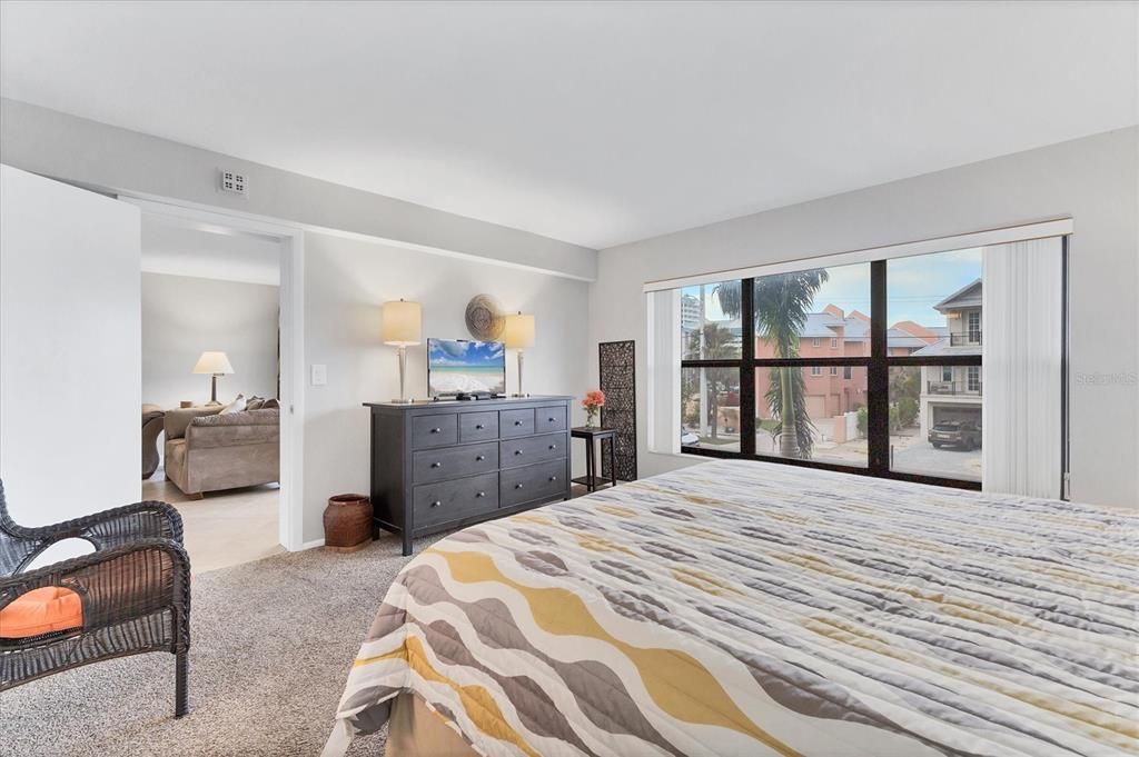 На продажу: $700,000 (2 спален, 2 ванн, 1293 Квадратных фут)