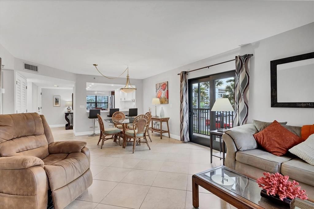 На продажу: $700,000 (2 спален, 2 ванн, 1293 Квадратных фут)