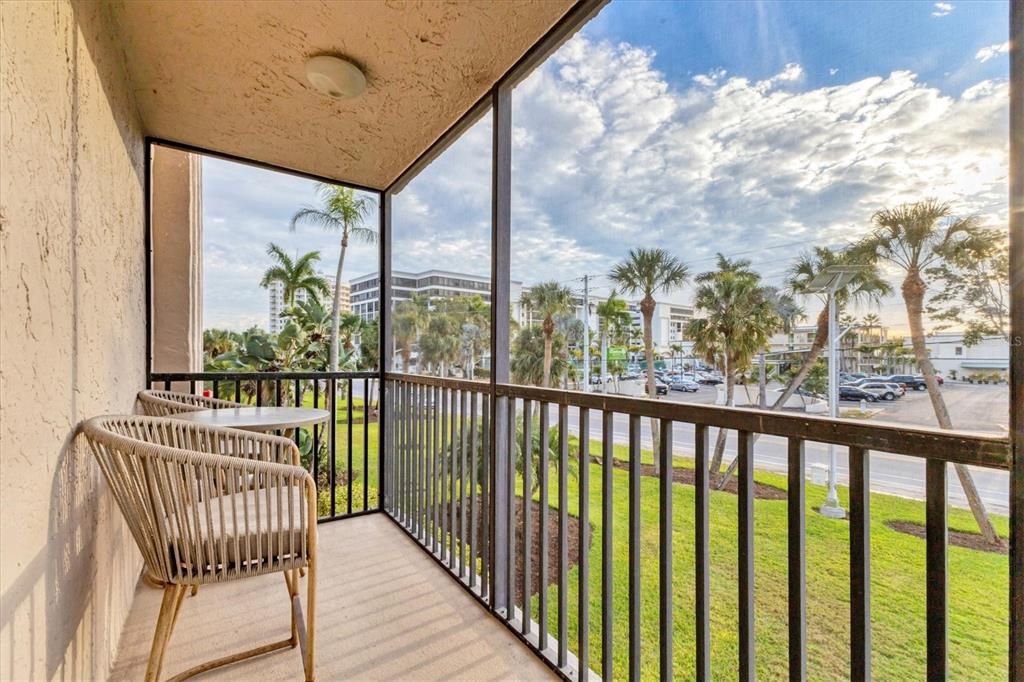 На продажу: $700,000 (2 спален, 2 ванн, 1293 Квадратных фут)