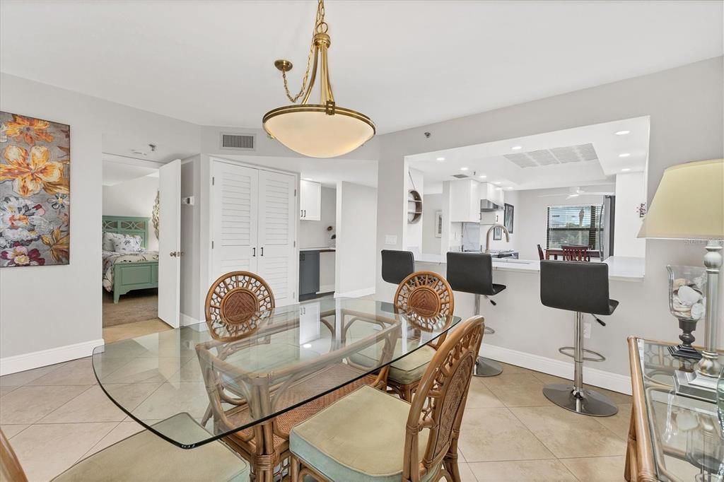 На продажу: $700,000 (2 спален, 2 ванн, 1293 Квадратных фут)