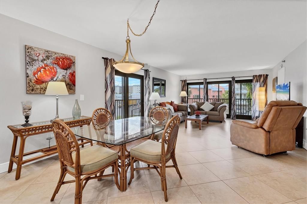 На продажу: $700,000 (2 спален, 2 ванн, 1293 Квадратных фут)