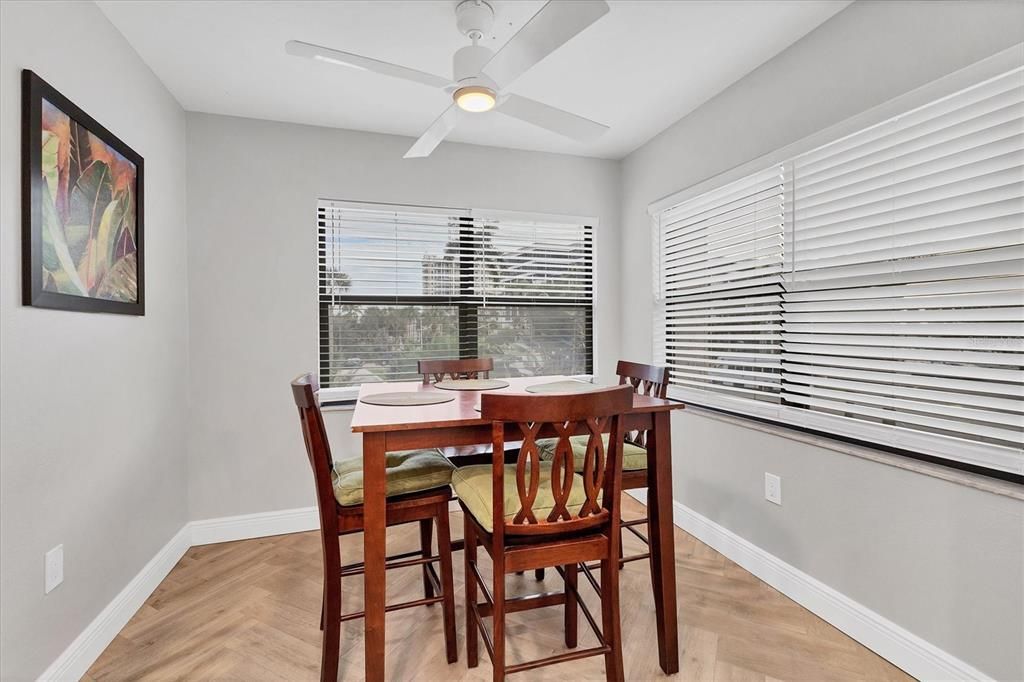 На продажу: $700,000 (2 спален, 2 ванн, 1293 Квадратных фут)