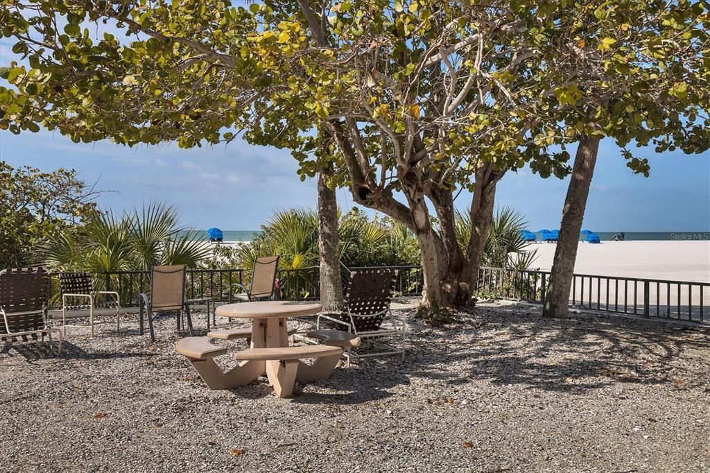 На продажу: $700,000 (2 спален, 2 ванн, 1293 Квадратных фут)