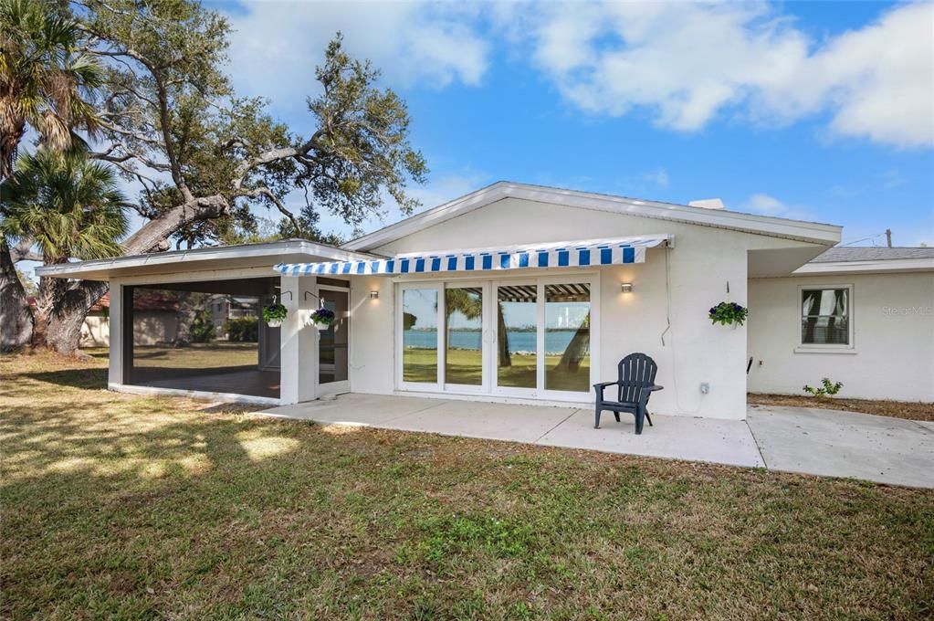 For Sale: $800,000 (3 beds, 2 baths, 1496 Square Feet)