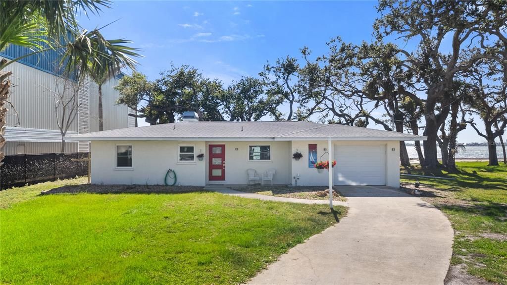 For Sale: $800,000 (3 beds, 2 baths, 1496 Square Feet)