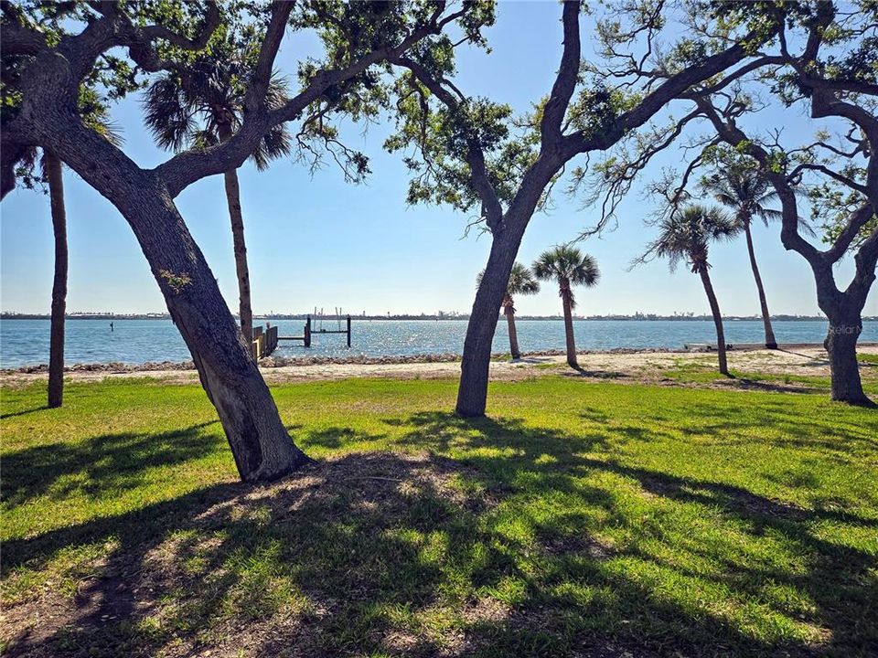 For Sale: $800,000 (3 beds, 2 baths, 1496 Square Feet)