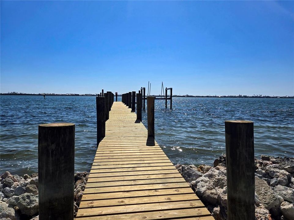 For Sale: $800,000 (3 beds, 2 baths, 1496 Square Feet)