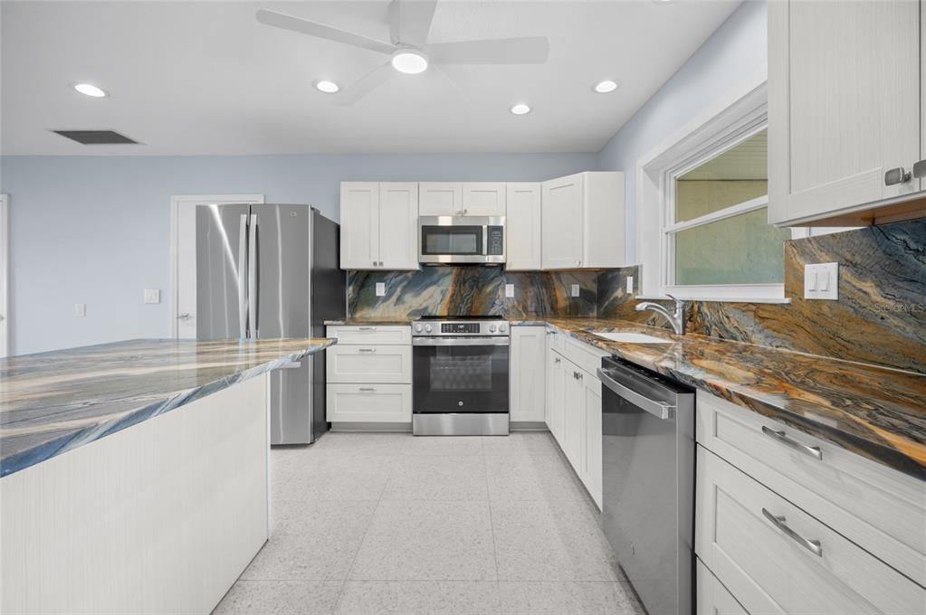 For Sale: $800,000 (3 beds, 2 baths, 1496 Square Feet)