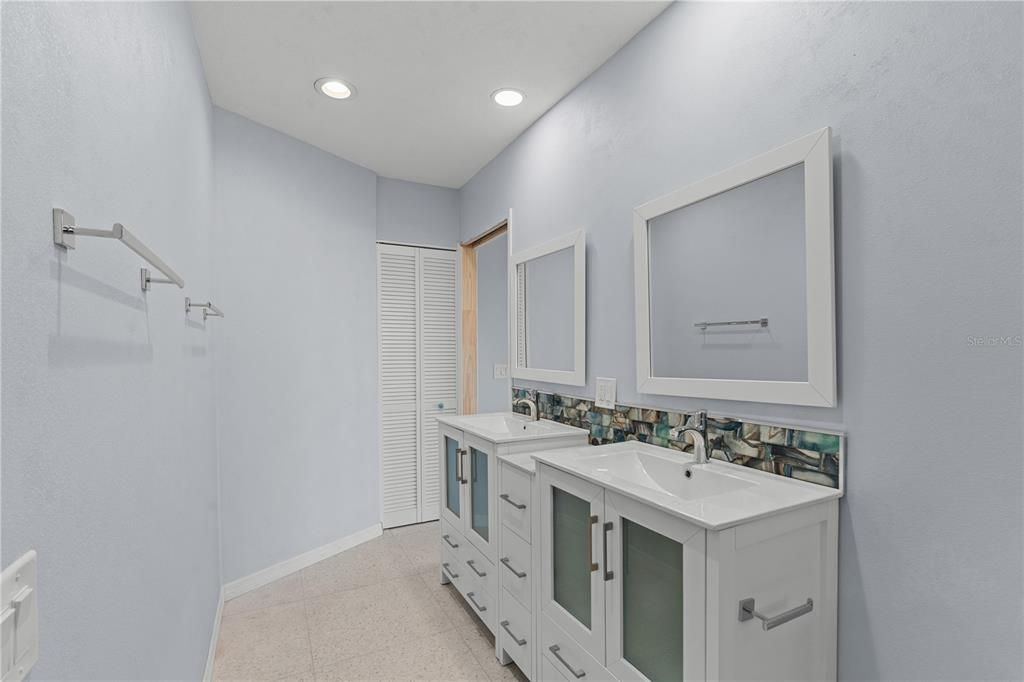 For Sale: $800,000 (3 beds, 2 baths, 1496 Square Feet)