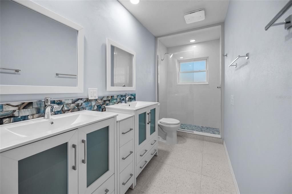 For Sale: $800,000 (3 beds, 2 baths, 1496 Square Feet)