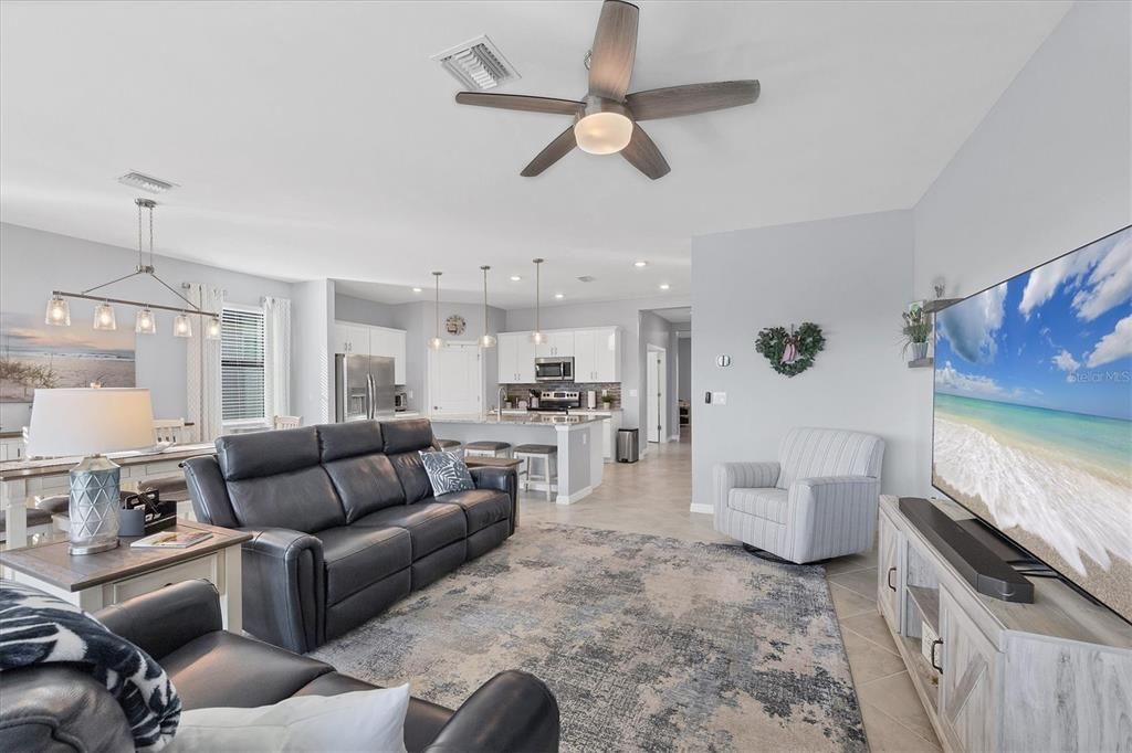 待售: $550,000 (3 贝兹, 3 浴室, 2217 平方英尺)