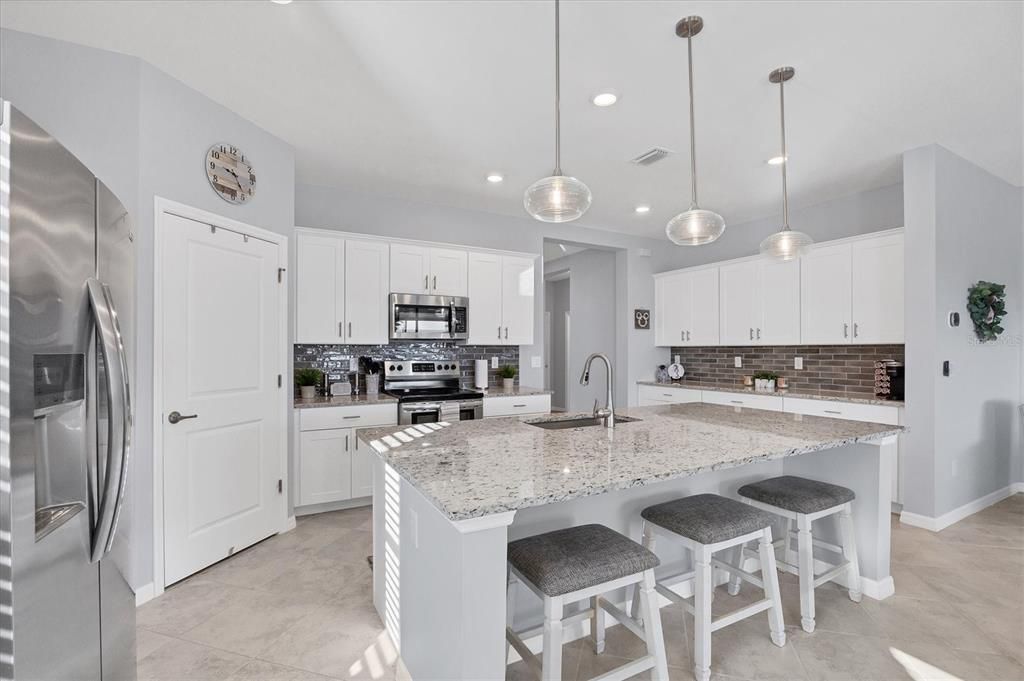 待售: $550,000 (3 贝兹, 3 浴室, 2217 平方英尺)