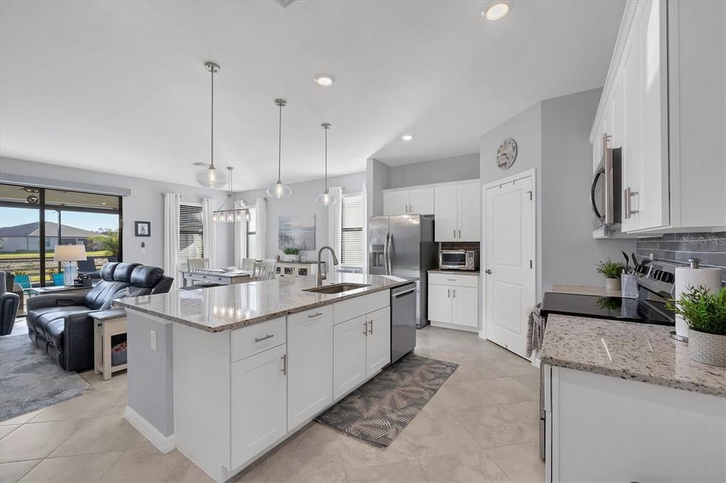 待售: $550,000 (3 贝兹, 3 浴室, 2217 平方英尺)