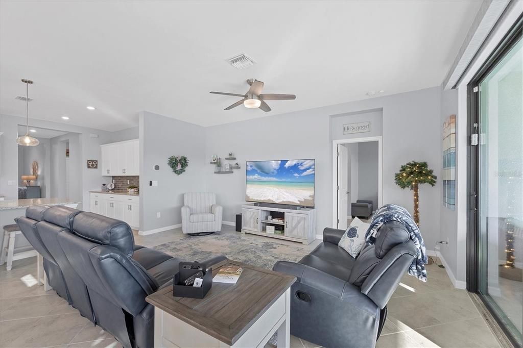 待售: $550,000 (3 贝兹, 3 浴室, 2217 平方英尺)