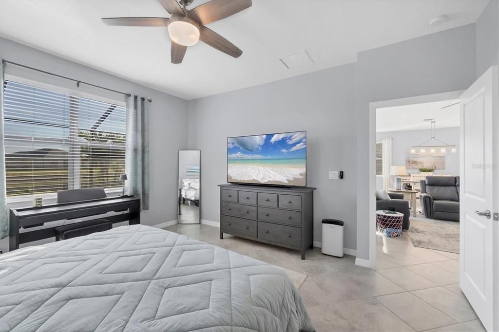 待售: $550,000 (3 贝兹, 3 浴室, 2217 平方英尺)