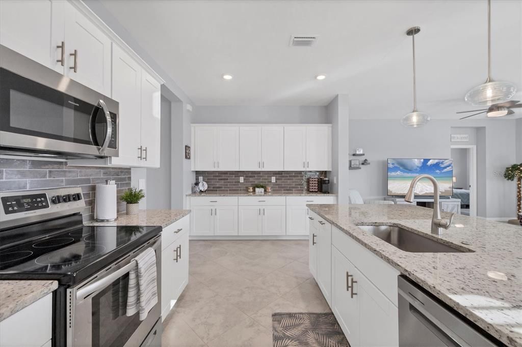 待售: $550,000 (3 贝兹, 3 浴室, 2217 平方英尺)