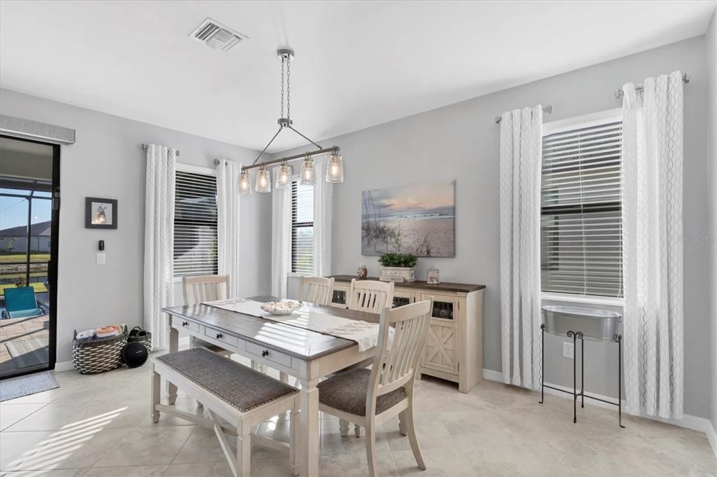 待售: $550,000 (3 贝兹, 3 浴室, 2217 平方英尺)