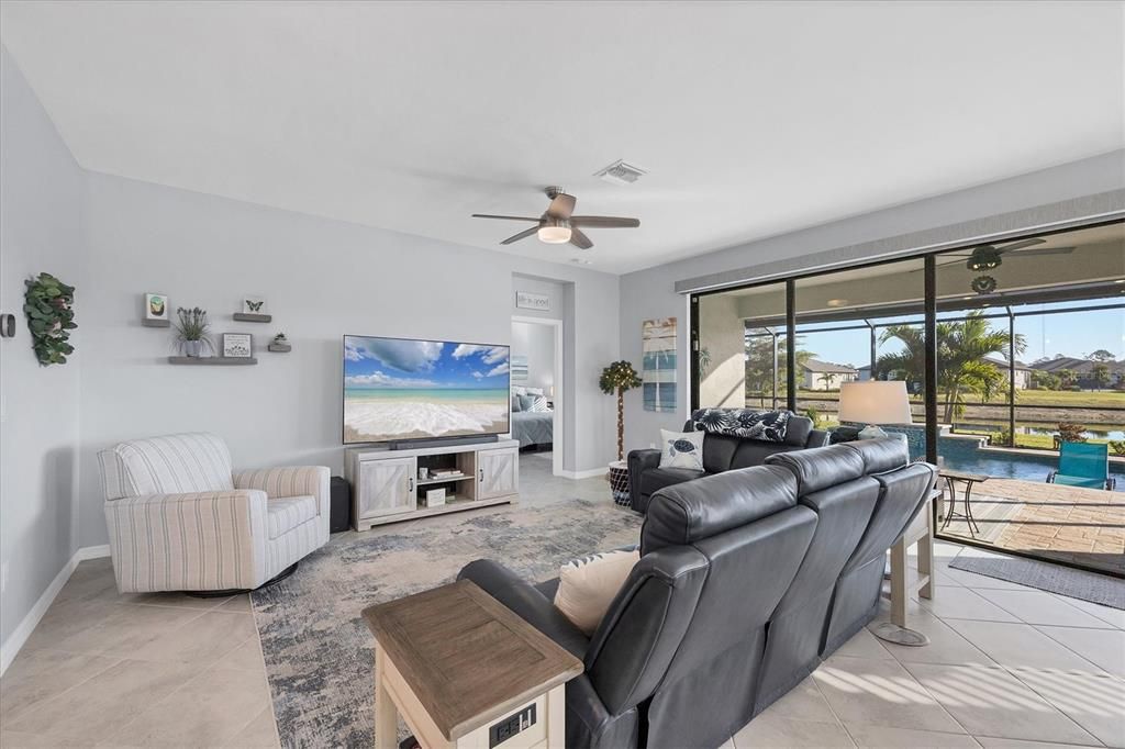 待售: $550,000 (3 贝兹, 3 浴室, 2217 平方英尺)