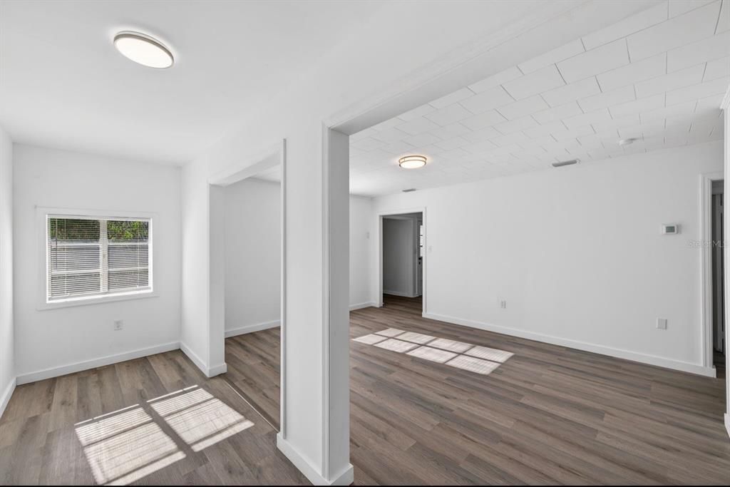 For Sale: $162,000 (2 beds, 1 baths, 792 Square Feet)