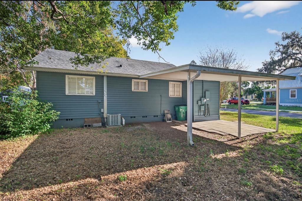 For Sale: $162,000 (2 beds, 1 baths, 792 Square Feet)