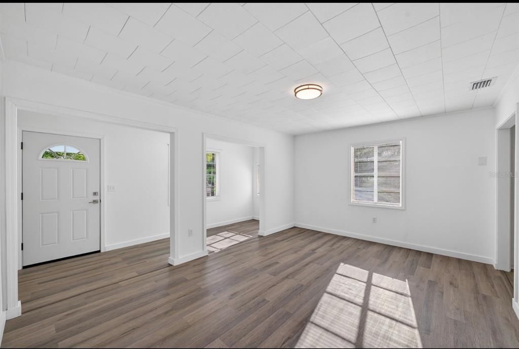 For Sale: $162,000 (2 beds, 1 baths, 792 Square Feet)