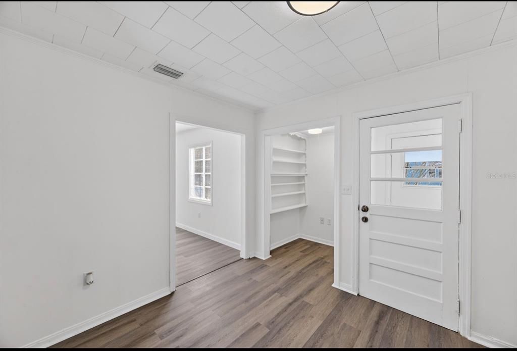 For Sale: $162,000 (2 beds, 1 baths, 792 Square Feet)