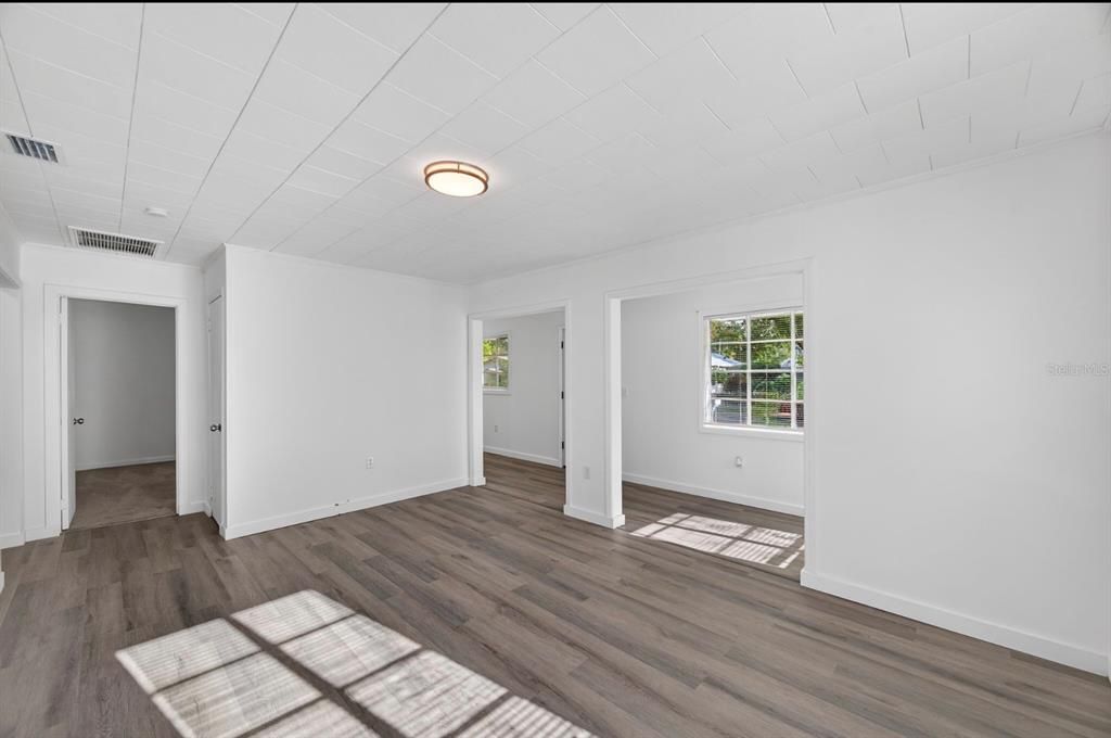 For Sale: $162,000 (2 beds, 1 baths, 792 Square Feet)