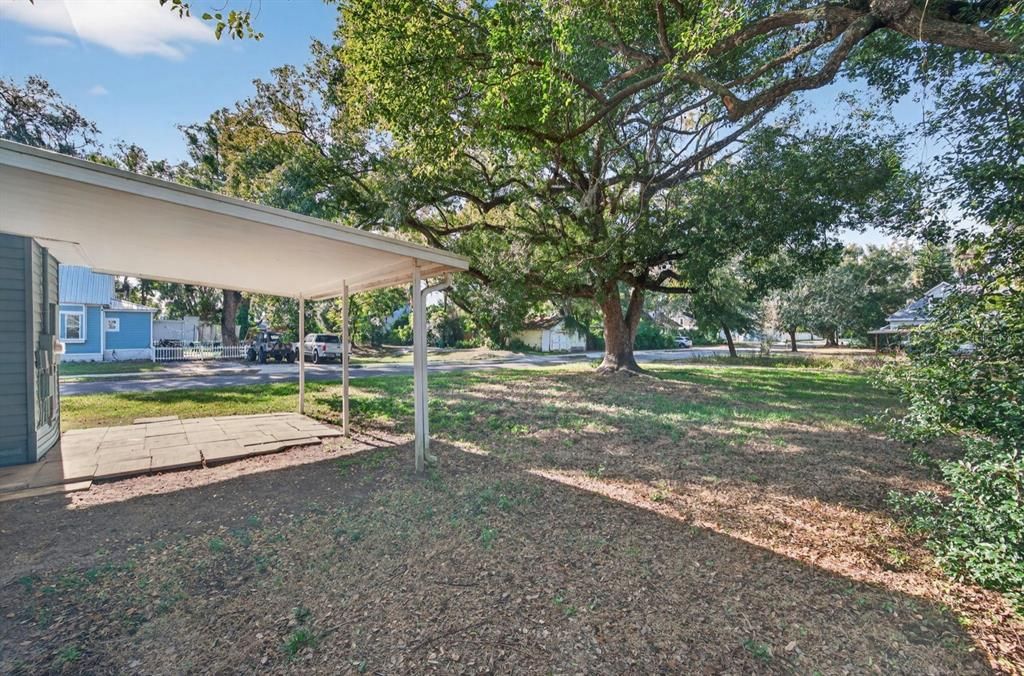 For Sale: $162,000 (2 beds, 1 baths, 792 Square Feet)