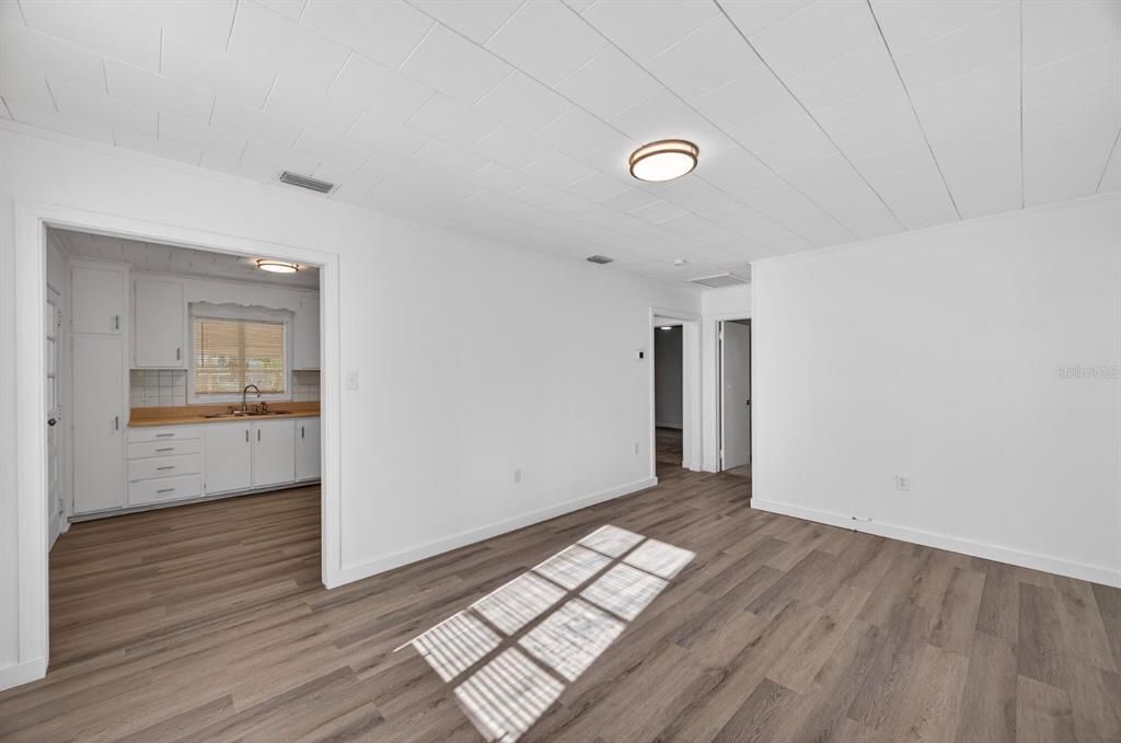 For Sale: $162,000 (2 beds, 1 baths, 792 Square Feet)