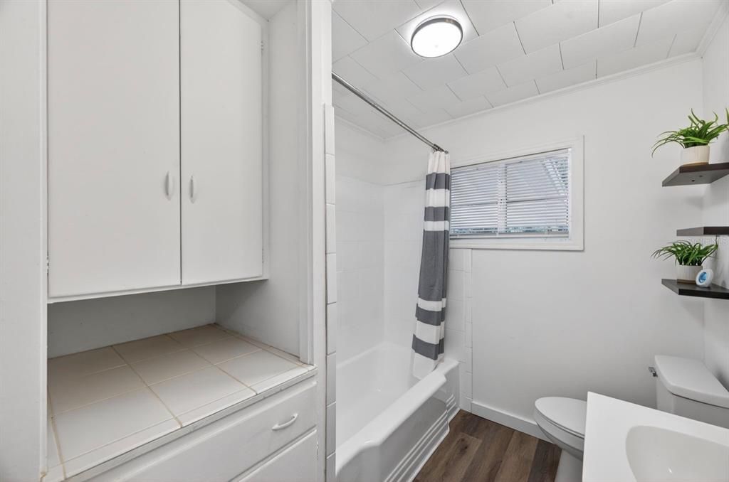 For Sale: $162,000 (2 beds, 1 baths, 792 Square Feet)