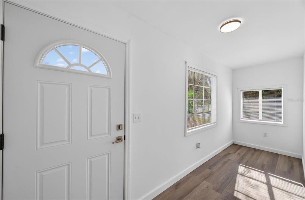 For Sale: $162,000 (2 beds, 1 baths, 792 Square Feet)