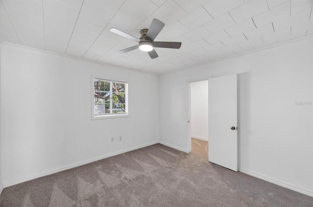 For Sale: $162,000 (2 beds, 1 baths, 792 Square Feet)