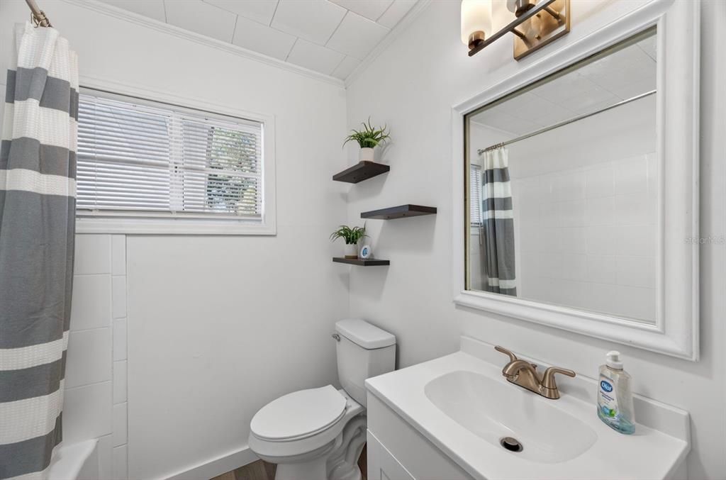 For Sale: $162,000 (2 beds, 1 baths, 792 Square Feet)