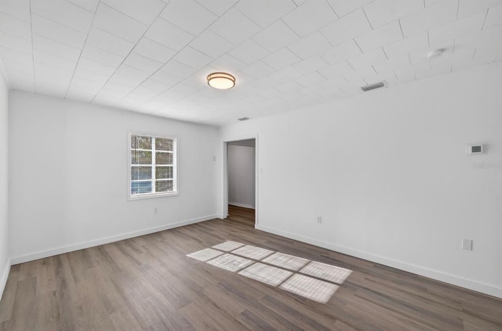 For Sale: $162,000 (2 beds, 1 baths, 792 Square Feet)