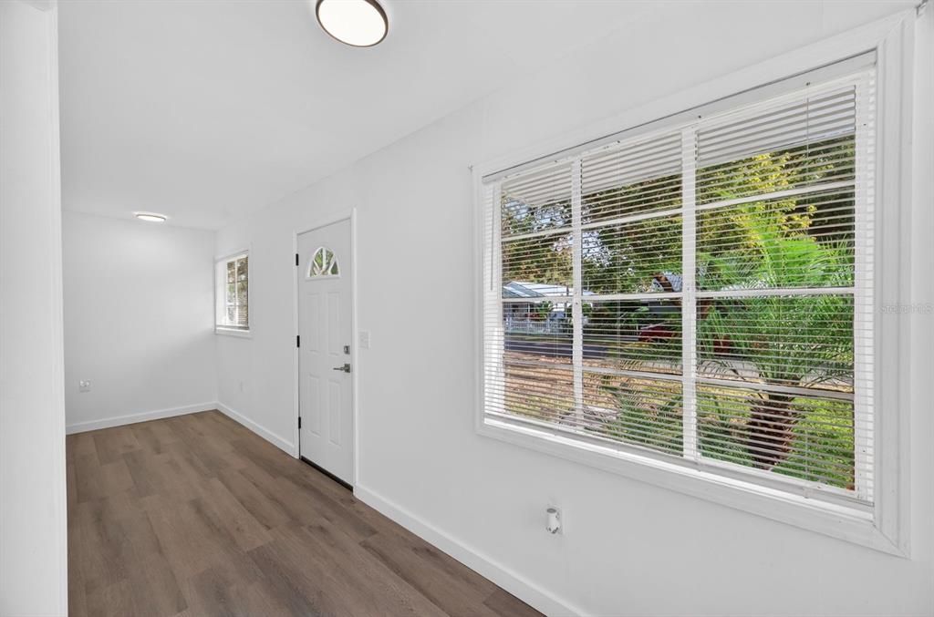 For Sale: $162,000 (2 beds, 1 baths, 792 Square Feet)